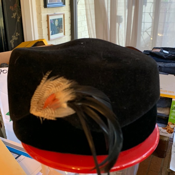 Vintage Evelyn Varon Exclusive with feather hat - Picture 1 of 3